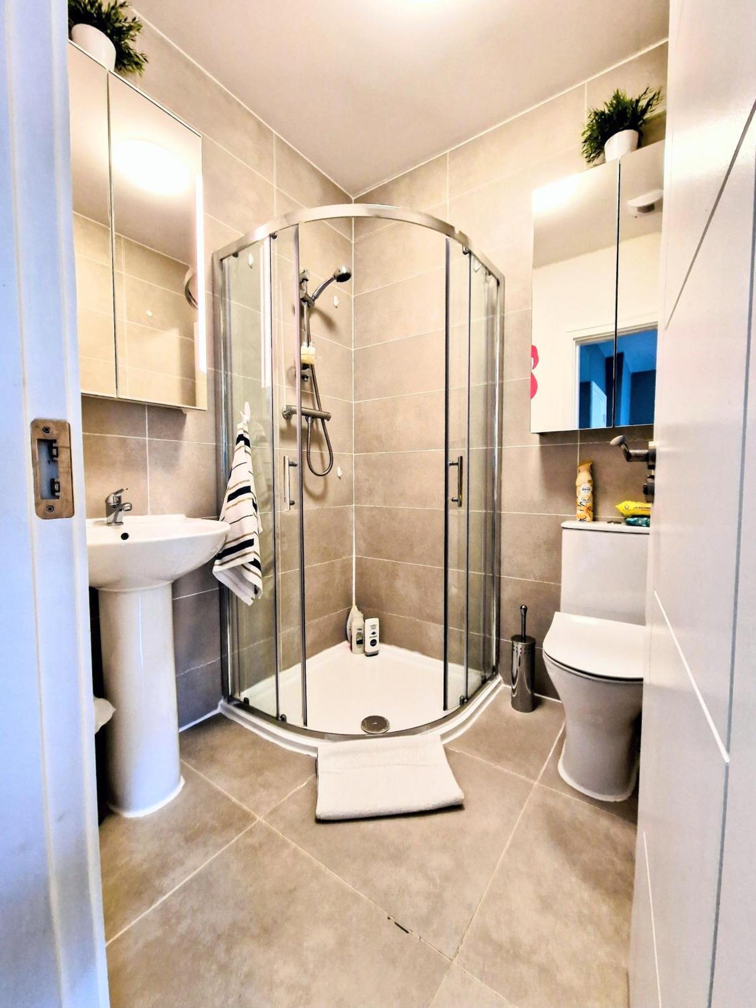 Master Bedroom With Ensuite Lucan Kültér fotó